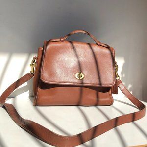 Vintage COACH 9870 Camel Leather Crossbody Court Bag